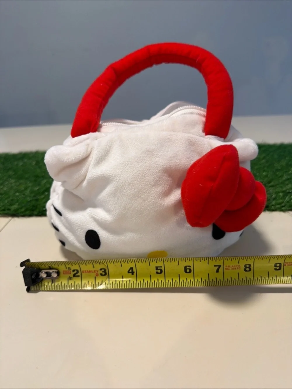 Hello Kitty White Plush Kids Bag with Red Bow and‎ Handle